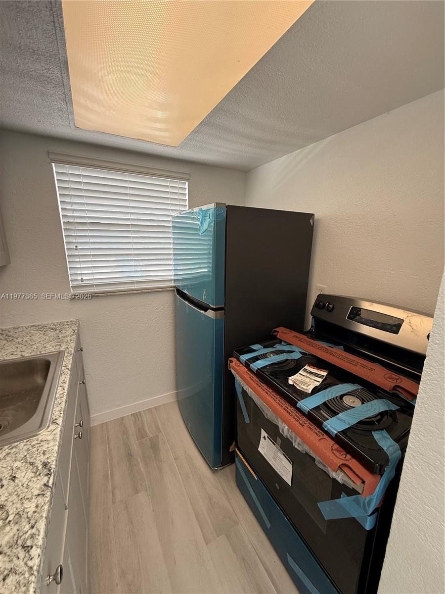 NORTH RIVERVIEW CONDO - Residential Lease