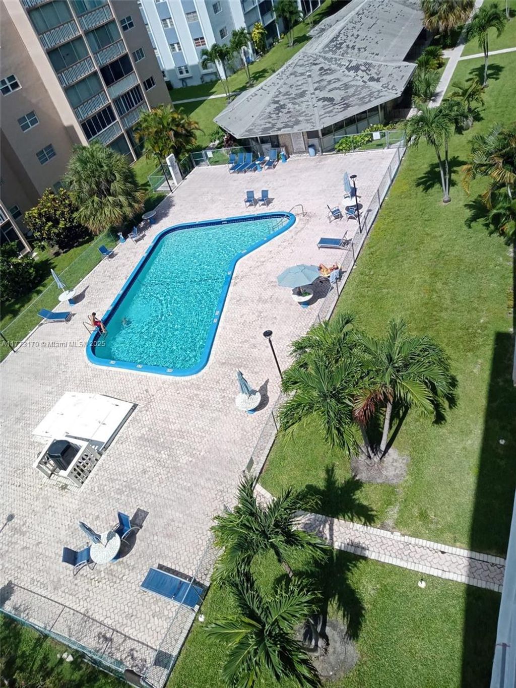 Photo of 319 NE 14th Ave #604, Hallandale Beach, FL 33009 (MLS # A11773170)