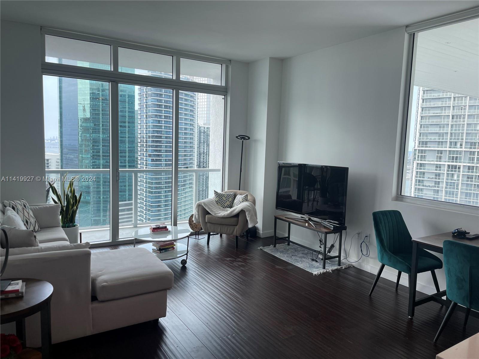 55 SE 6th St Ph4307
