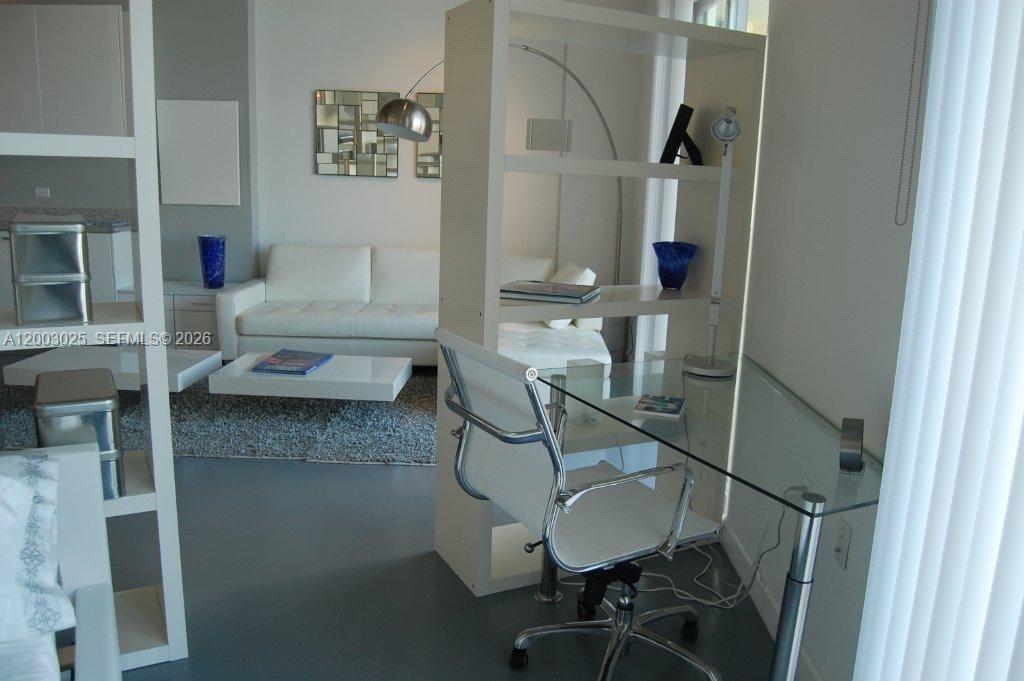 LOFTS AT HOLLYWOOD STATIO - Residential