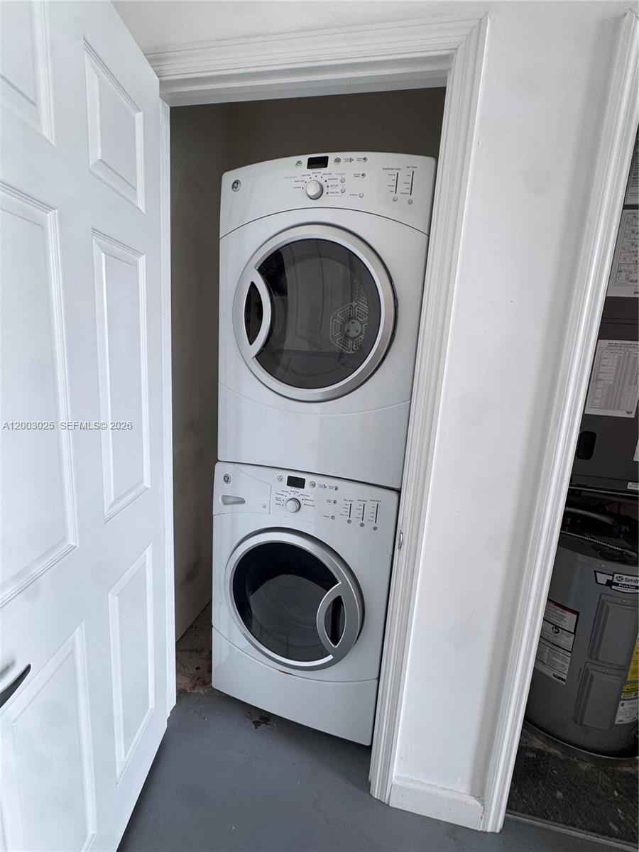 LOFTS AT HOLLYWOOD STATIO - Residential