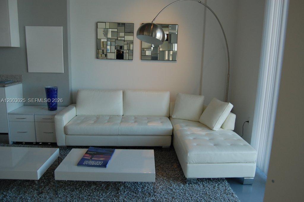 LOFTS AT HOLLYWOOD STATIO - Residential