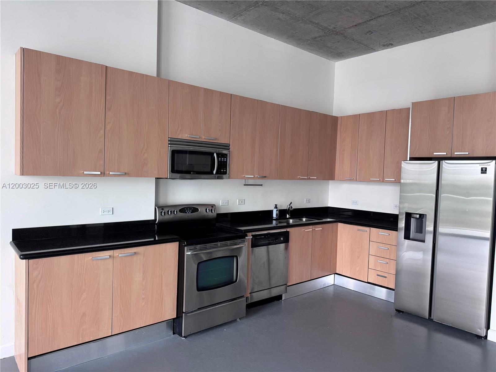 2100 Van Buren St 412