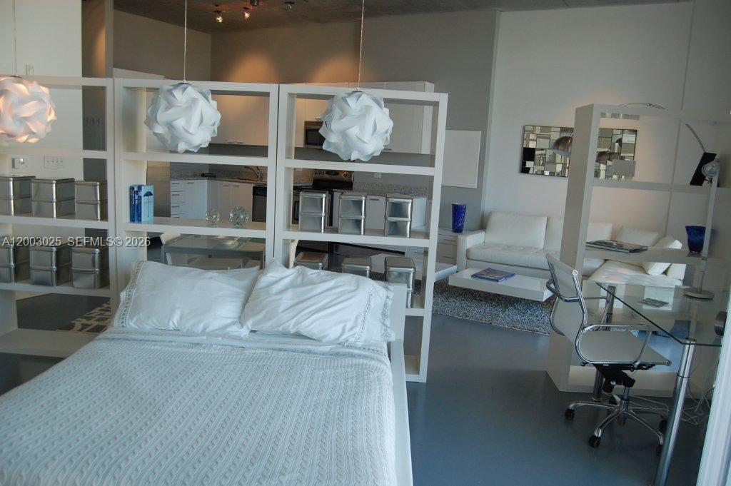 LOFTS AT HOLLYWOOD STATIO - Residential