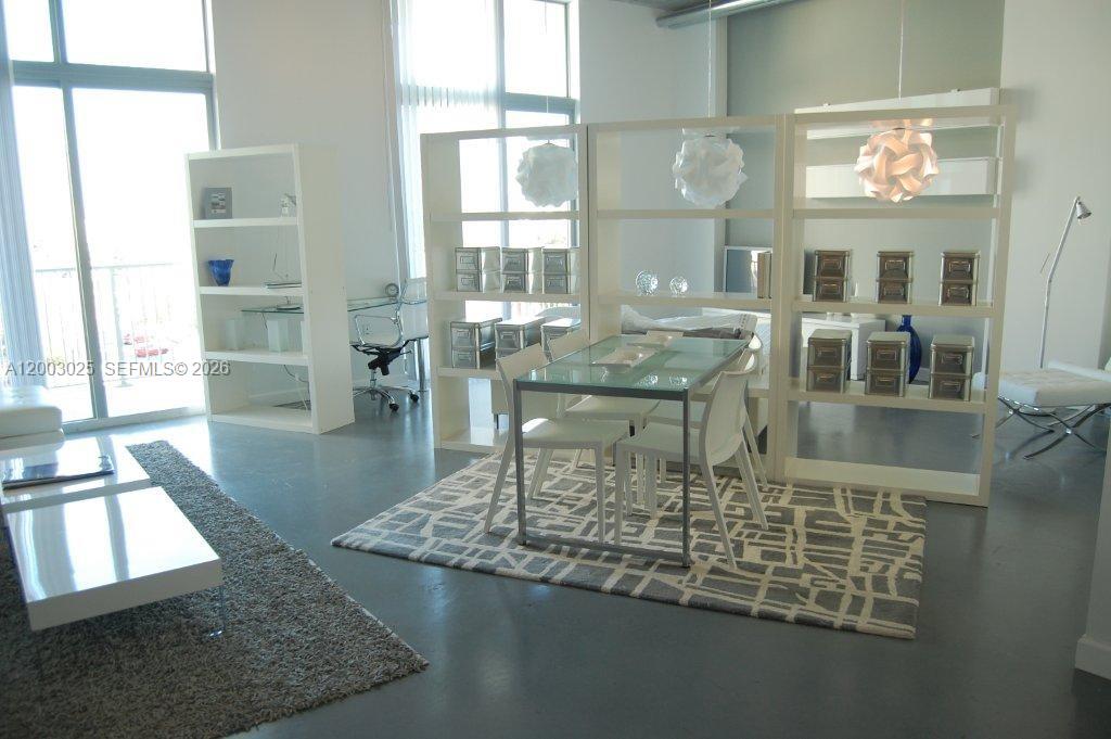 LOFTS AT HOLLYWOOD STATIO - Residential