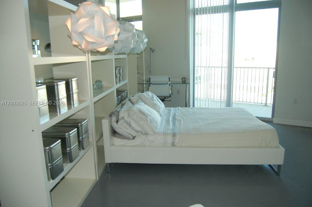 LOFTS AT HOLLYWOOD STATIO - Residential