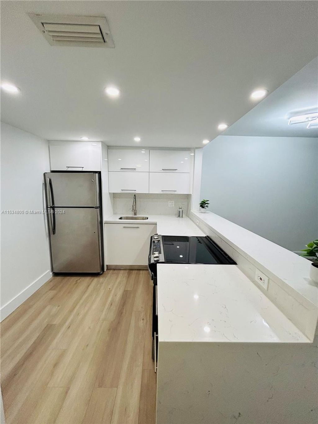 Photo of 1101 Hillcrest Ct #206, Hollywood, FL 33021 (MLS # A11534800)