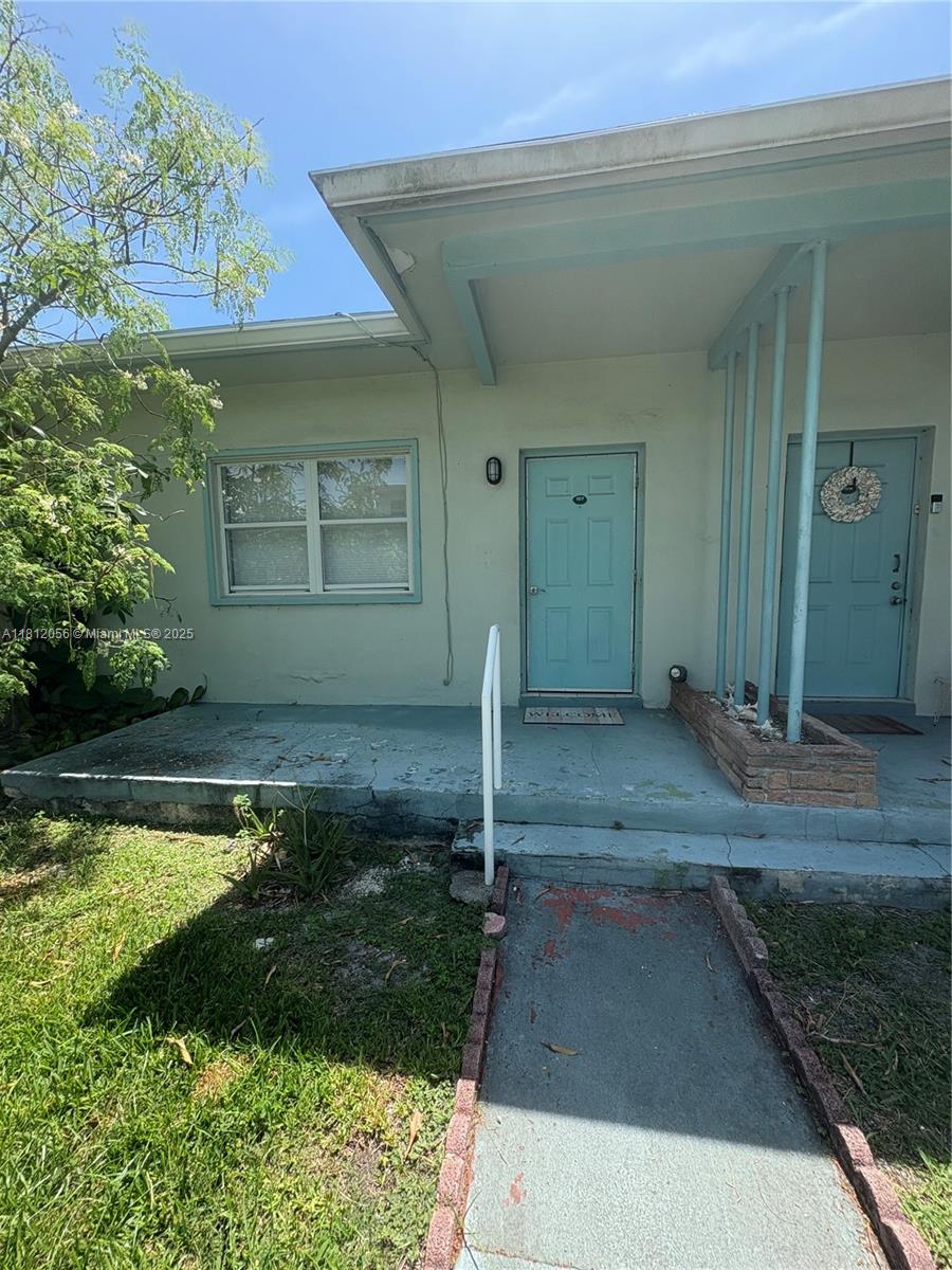 1239 Marseille Dr 7