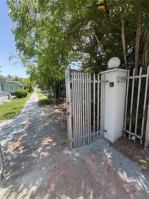 1239 Marseille Dr 7 Miami Beach FL 33141
