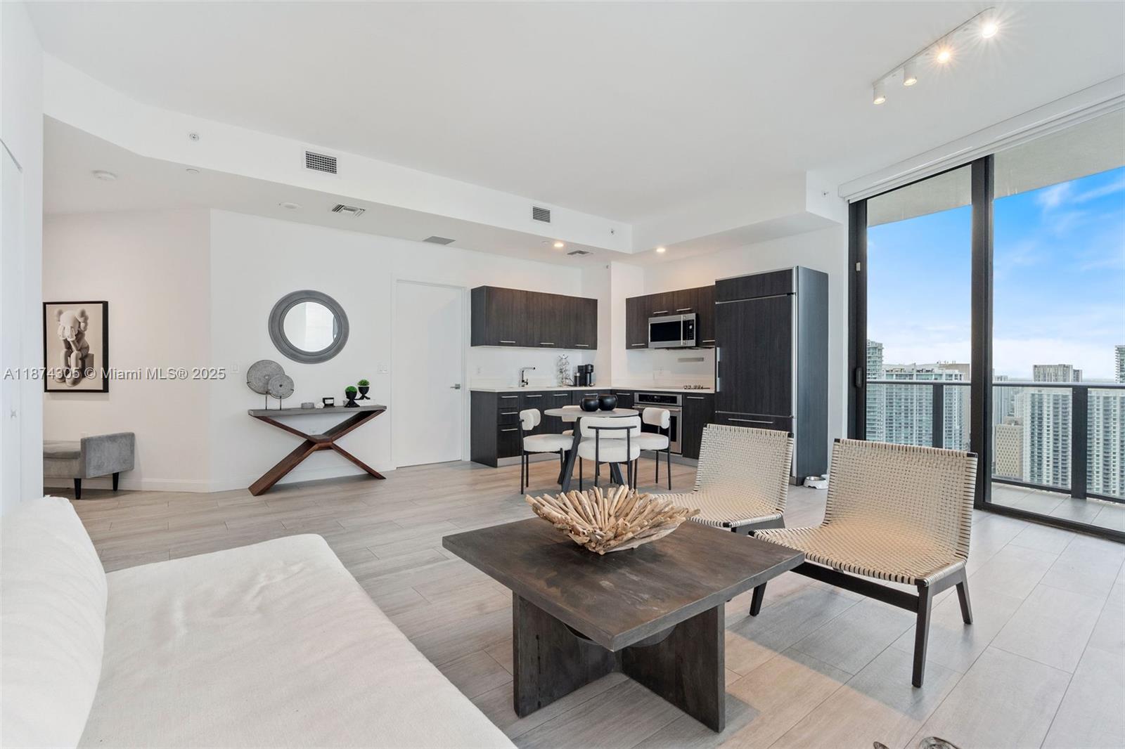 45 SW 9th St 4301