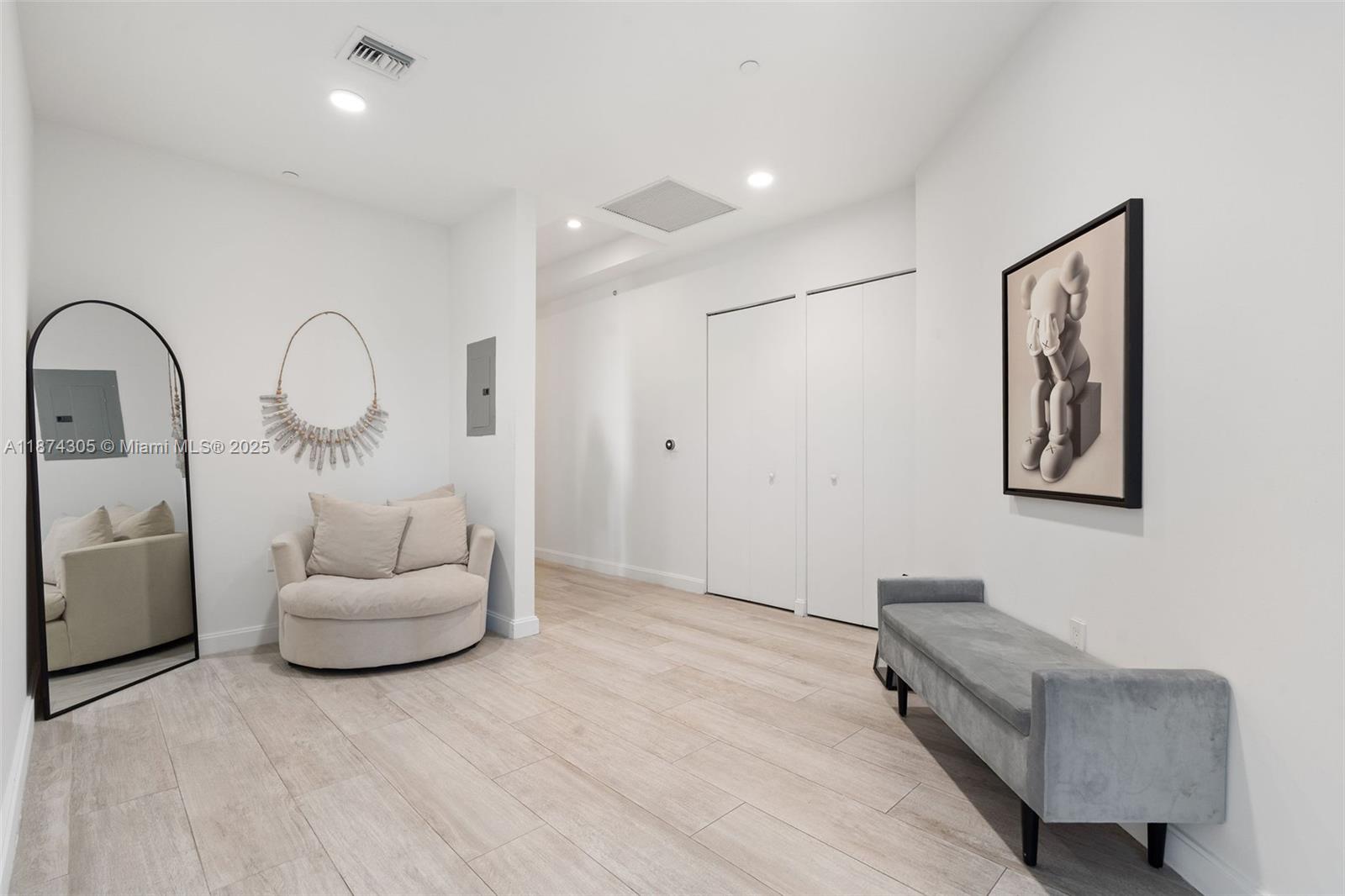 BRICKELL HEIGHTS EAST CON - Residential Lease