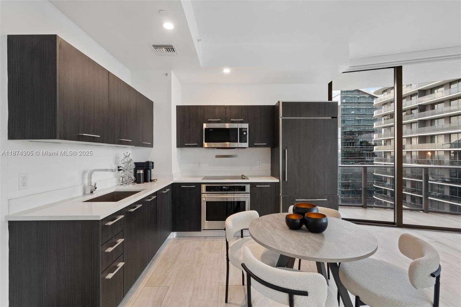 BRICKELL HEIGHTS EAST CON - Residential Lease