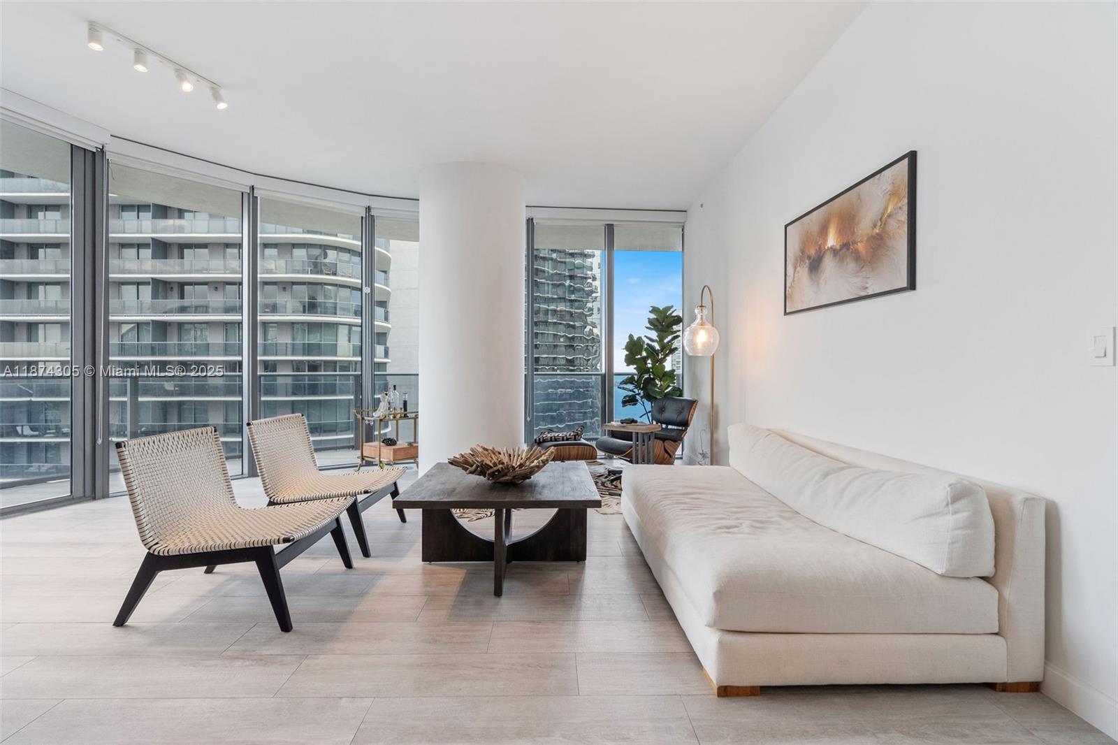 45 SW 9th St 4301