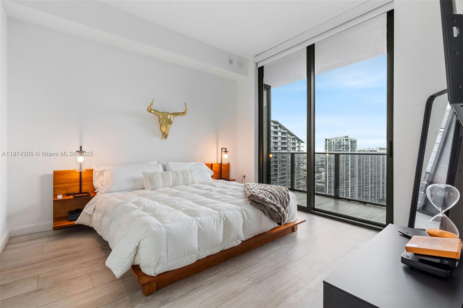 BRICKELL HEIGHTS EAST CON - Residential Lease