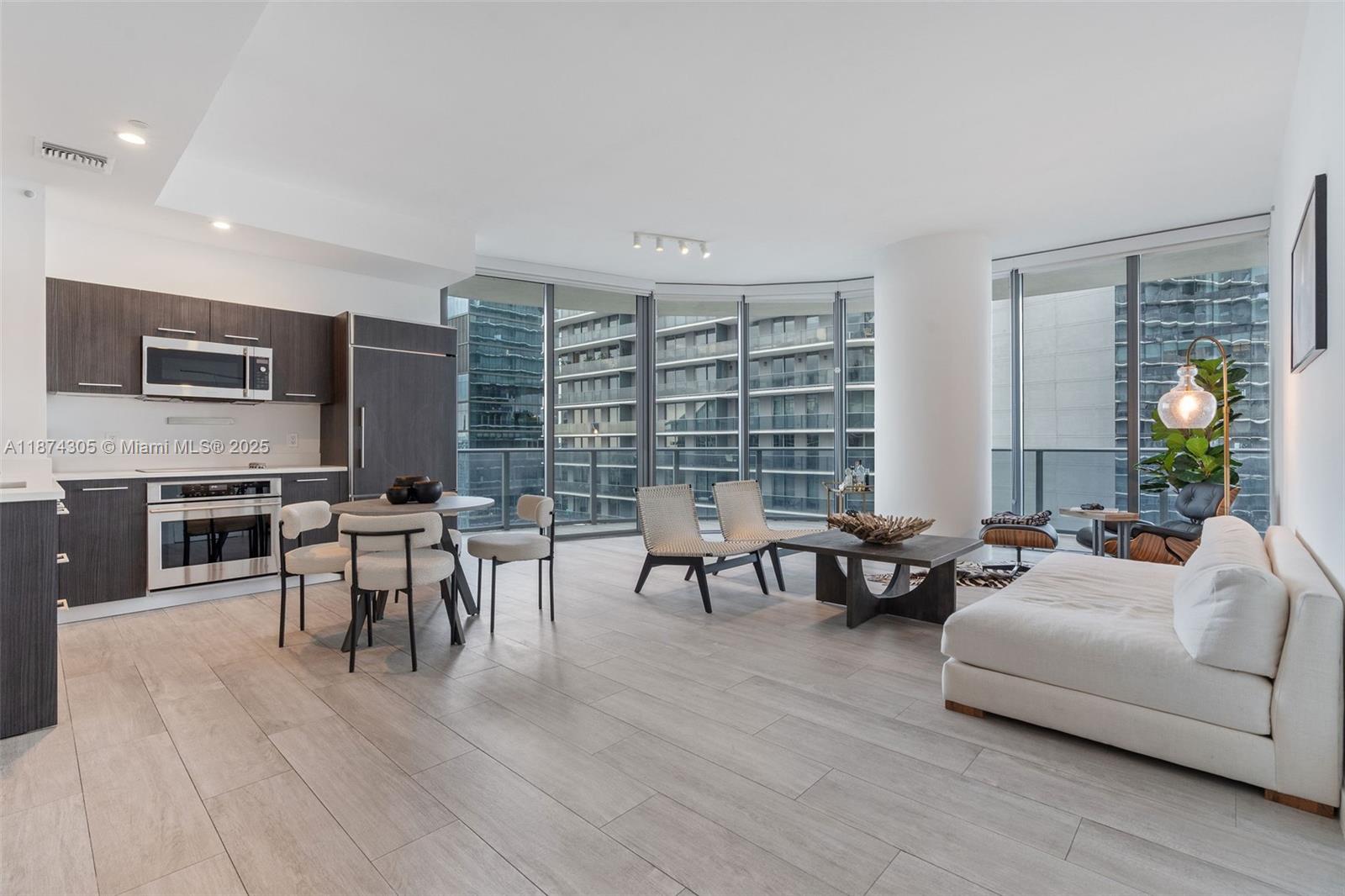 Live in one of Brickell Height's most desirable lines. This spacious 3-bedroom, 3.5-bath corner unit offers floor-to-ceiling windows and a wraparound balcony with sweeping city views.
Enjoy an open-concept layout, modern finishes, en-suite bedrooms, and a primary suite with double vanity and generous closet space.
Residents have access to top-tier amenities including rooftop pools, fitness center, spa, and 24/7 concierge—just steps from Brickell City Centre, fine dining, and vibrant nightlife.