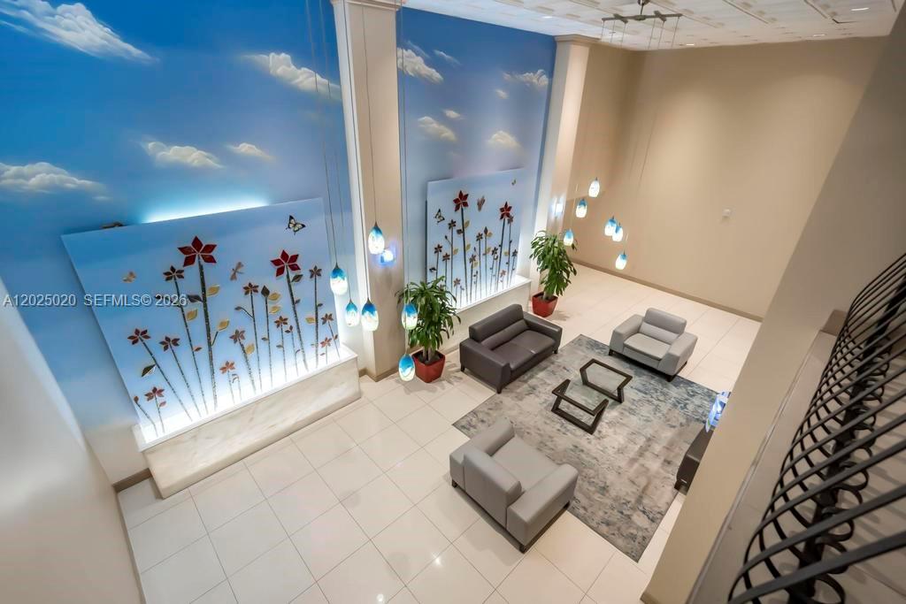 SUMMIT CONDO - Residential