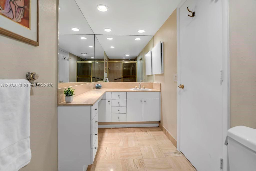 SUMMIT CONDO - Residential