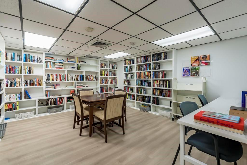 SUMMIT CONDO - Residential