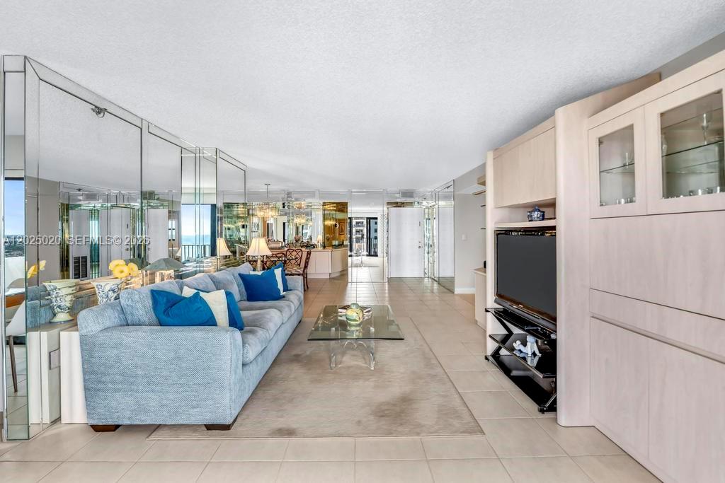 SUMMIT CONDO - Residential