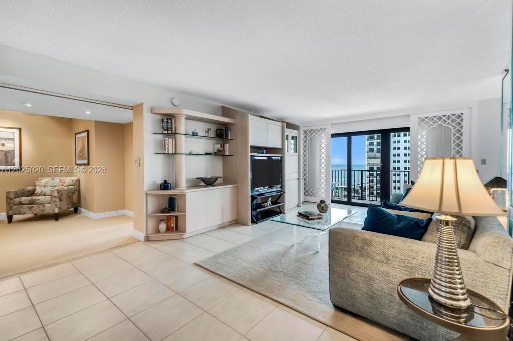 1201 S Ocean Dr 2003N, Hollywood, FL, 33019/$619,000 4 1201 S Ocean Dr 2003N
