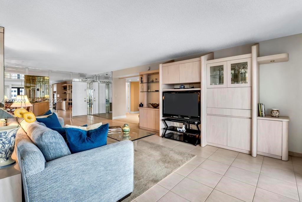 SUMMIT CONDO - Residential