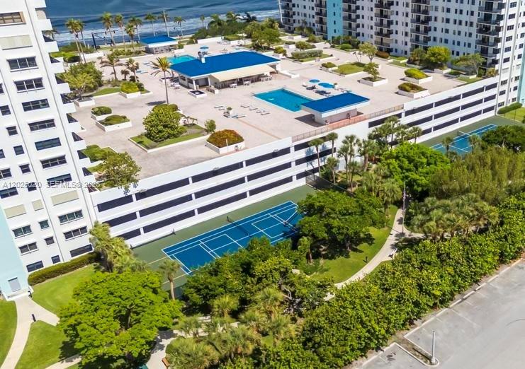 SUMMIT CONDO - Residential