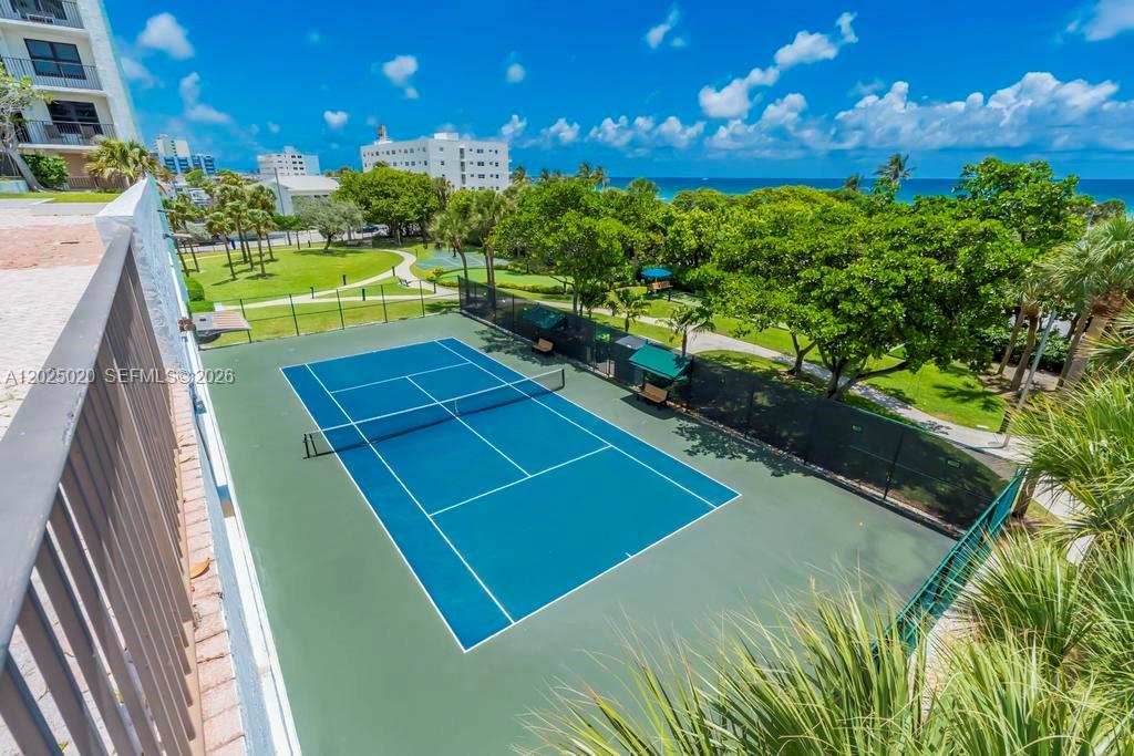SUMMIT CONDO - Residential