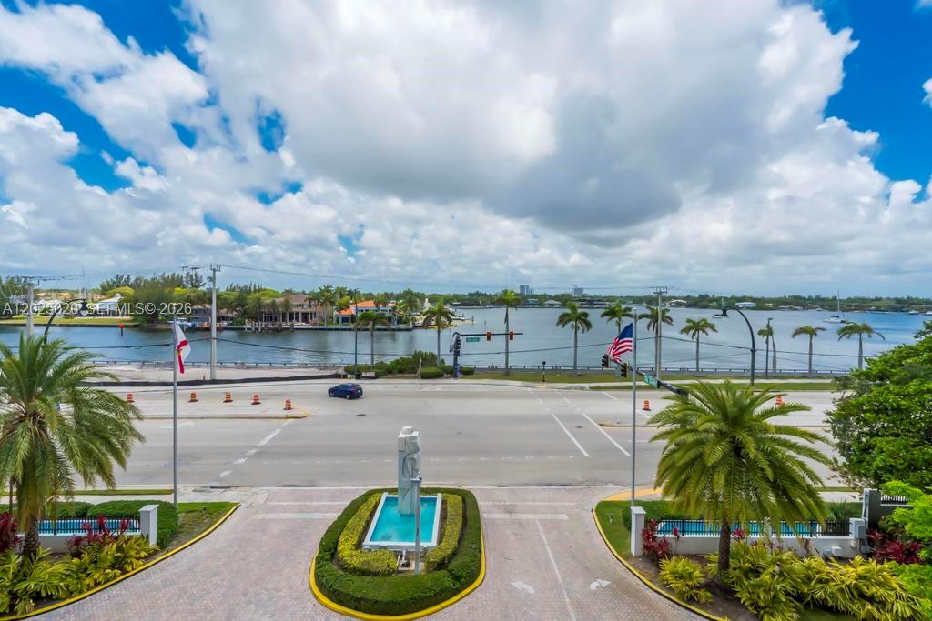 SUMMIT CONDO - Residential