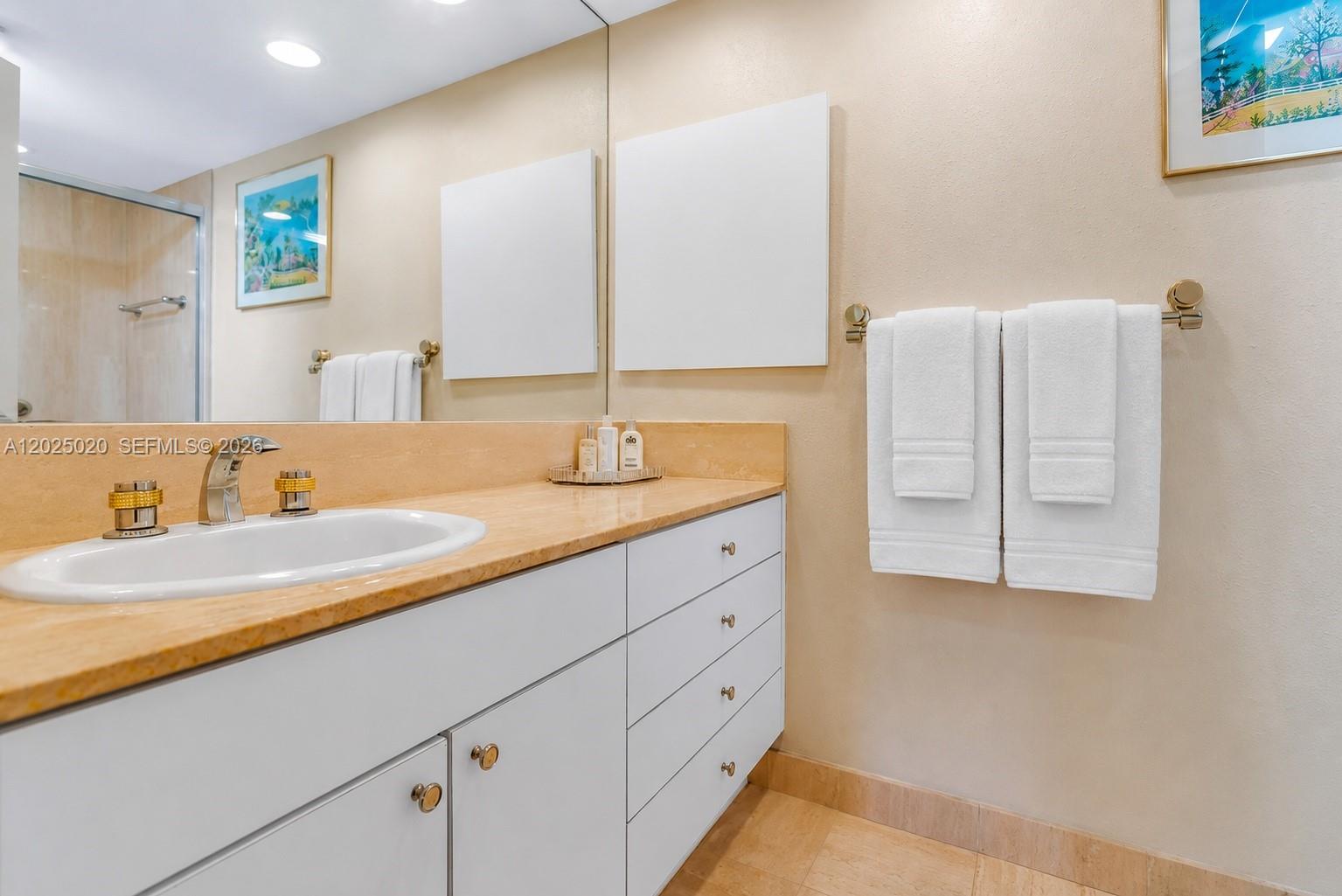 SUMMIT CONDO - Residential