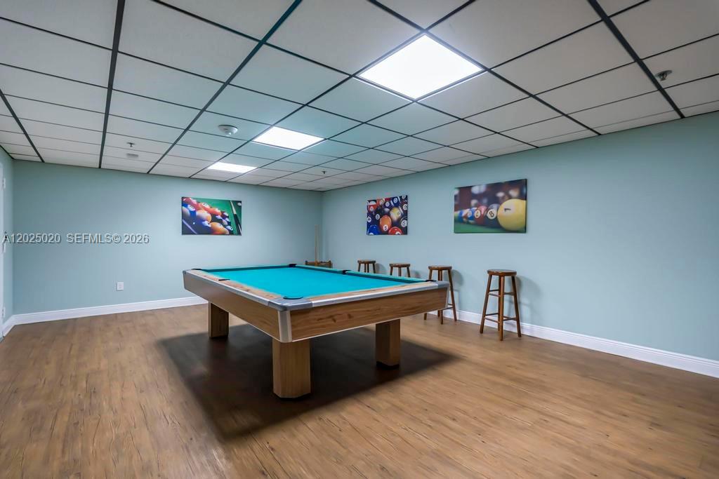 SUMMIT CONDO - Residential