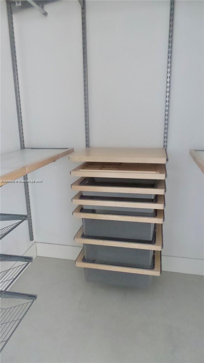 MET 1 CONDO - Residential Lease