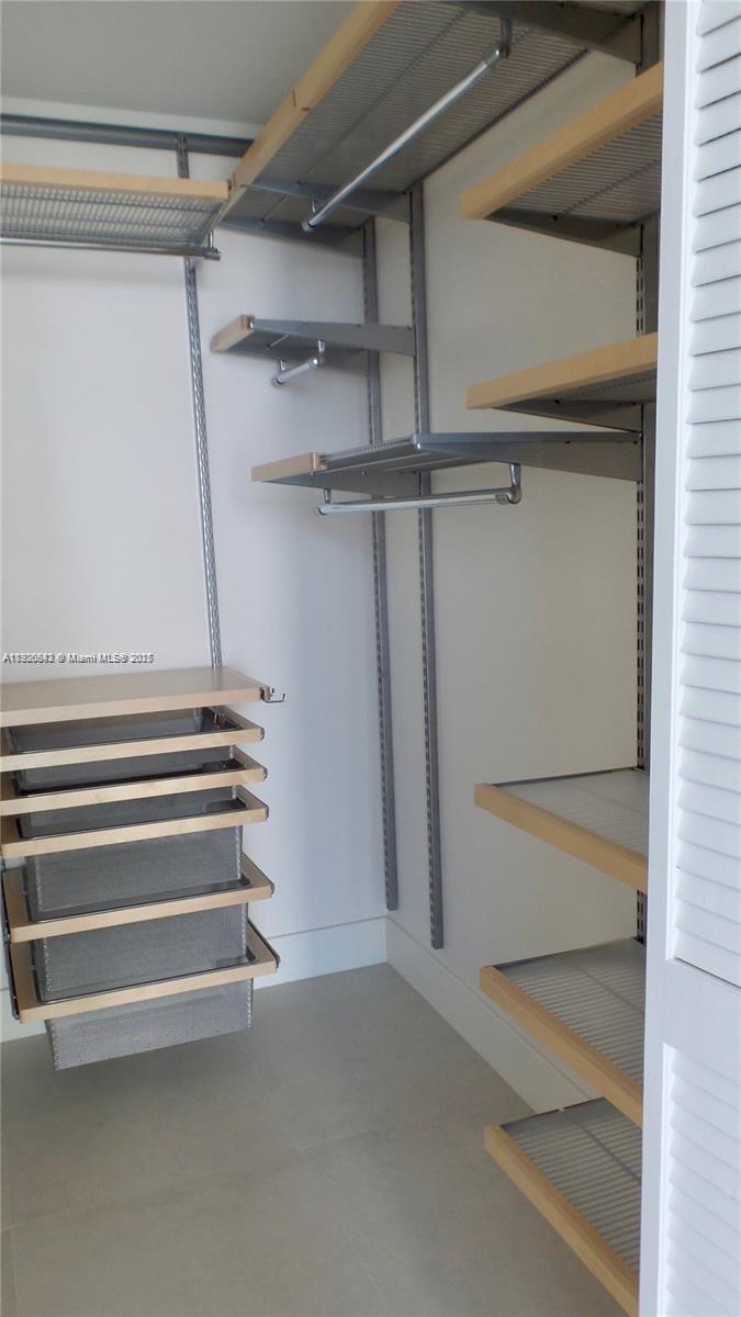 MET 1 CONDO - Residential Lease