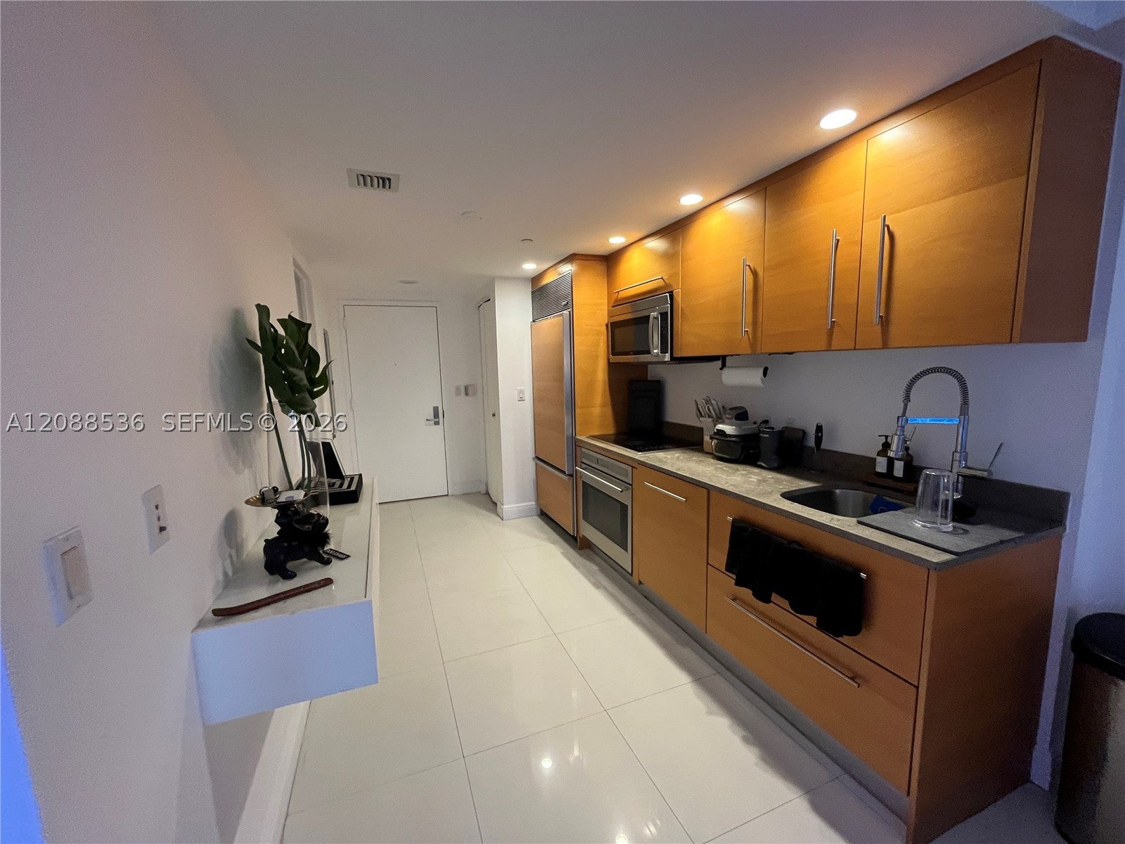 465 Brickell Ave 804