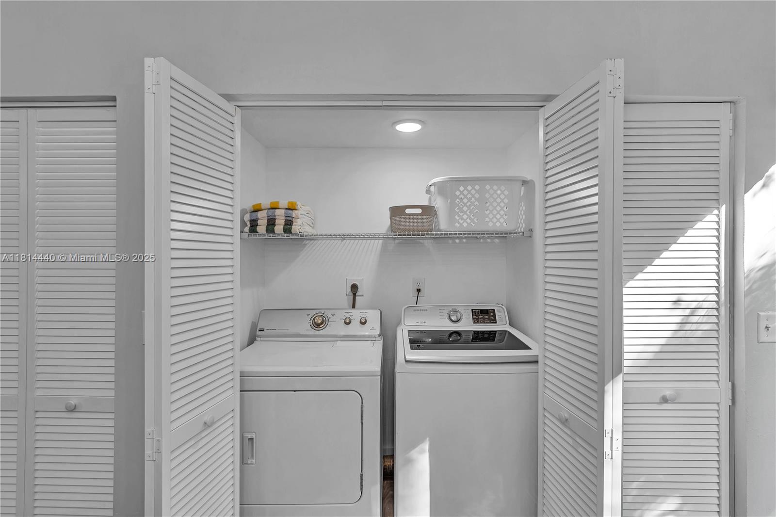ROBERTSON PARK - Residential Lease