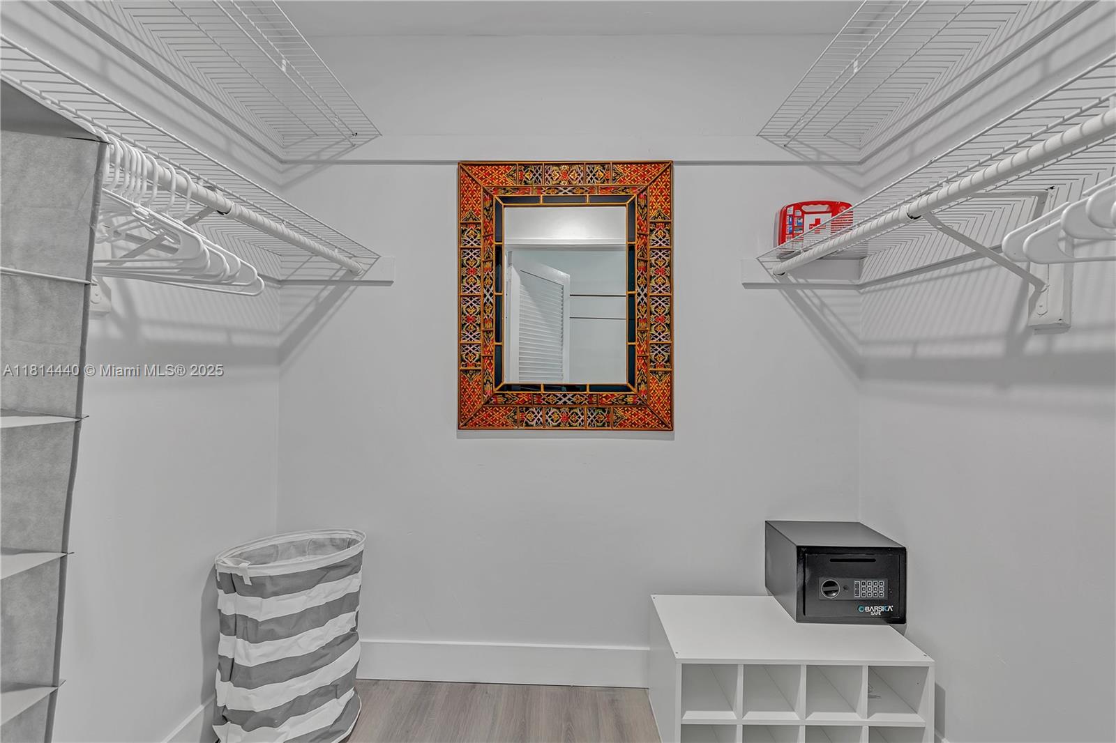 ROBERTSON PARK - Residential Lease