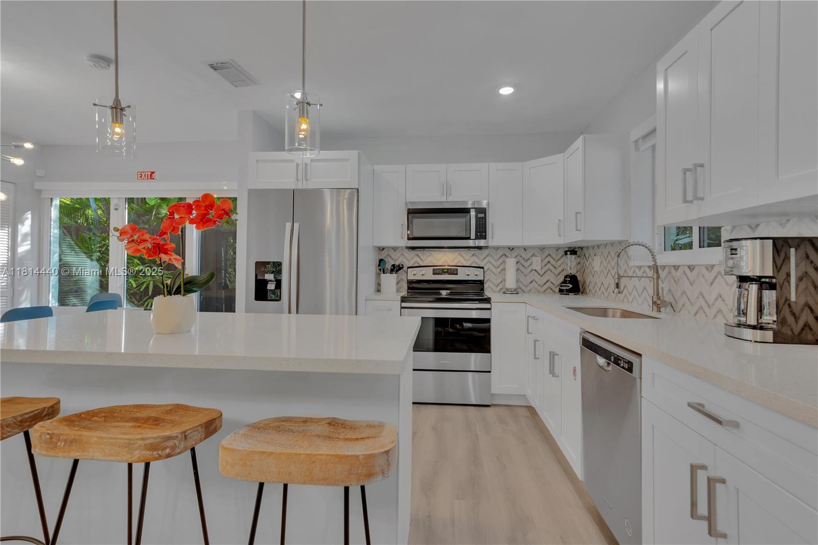 ROBERTSON PARK - Residential Lease