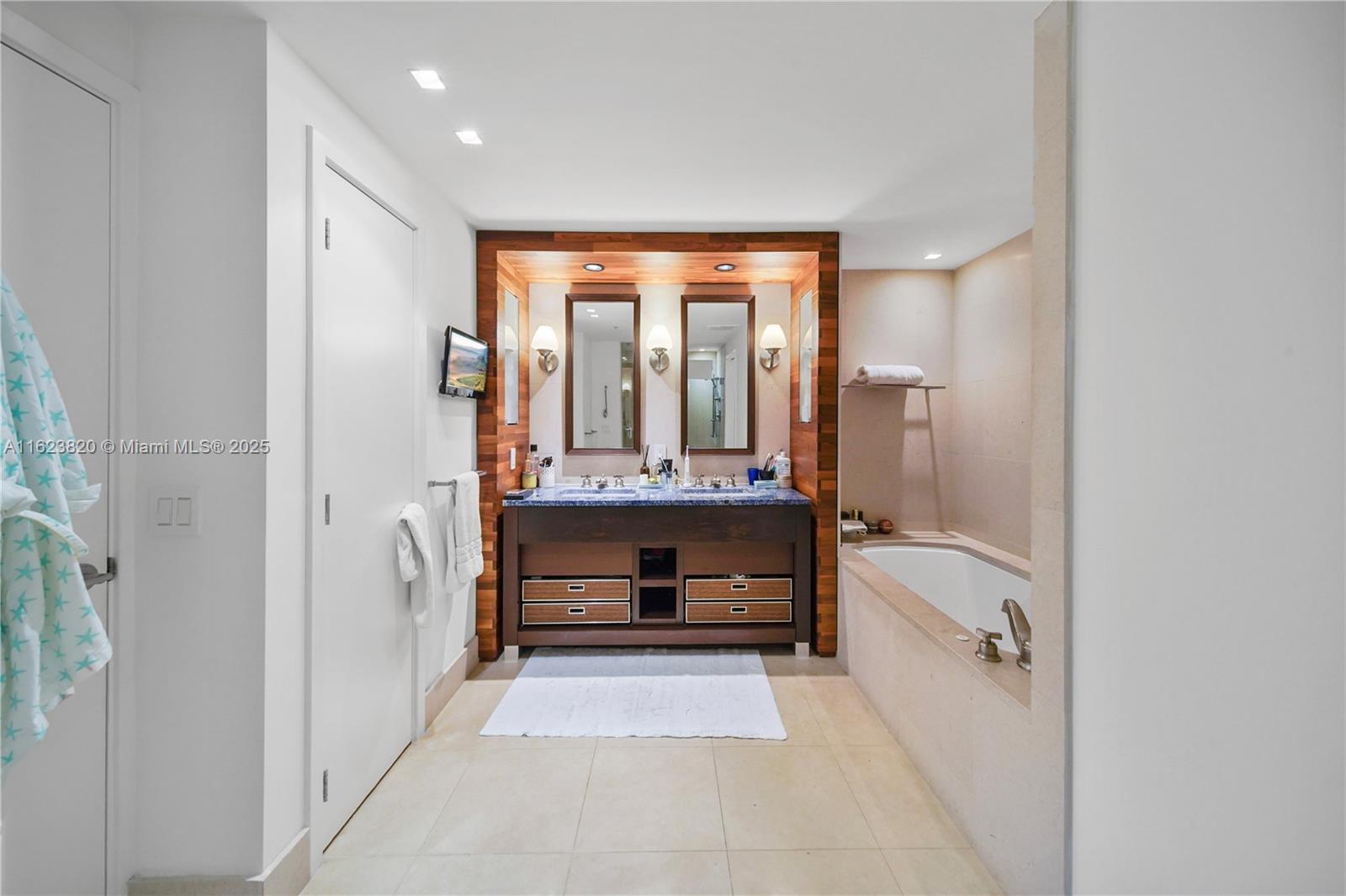 NORTH CARILLON BEACH COND - Residential
