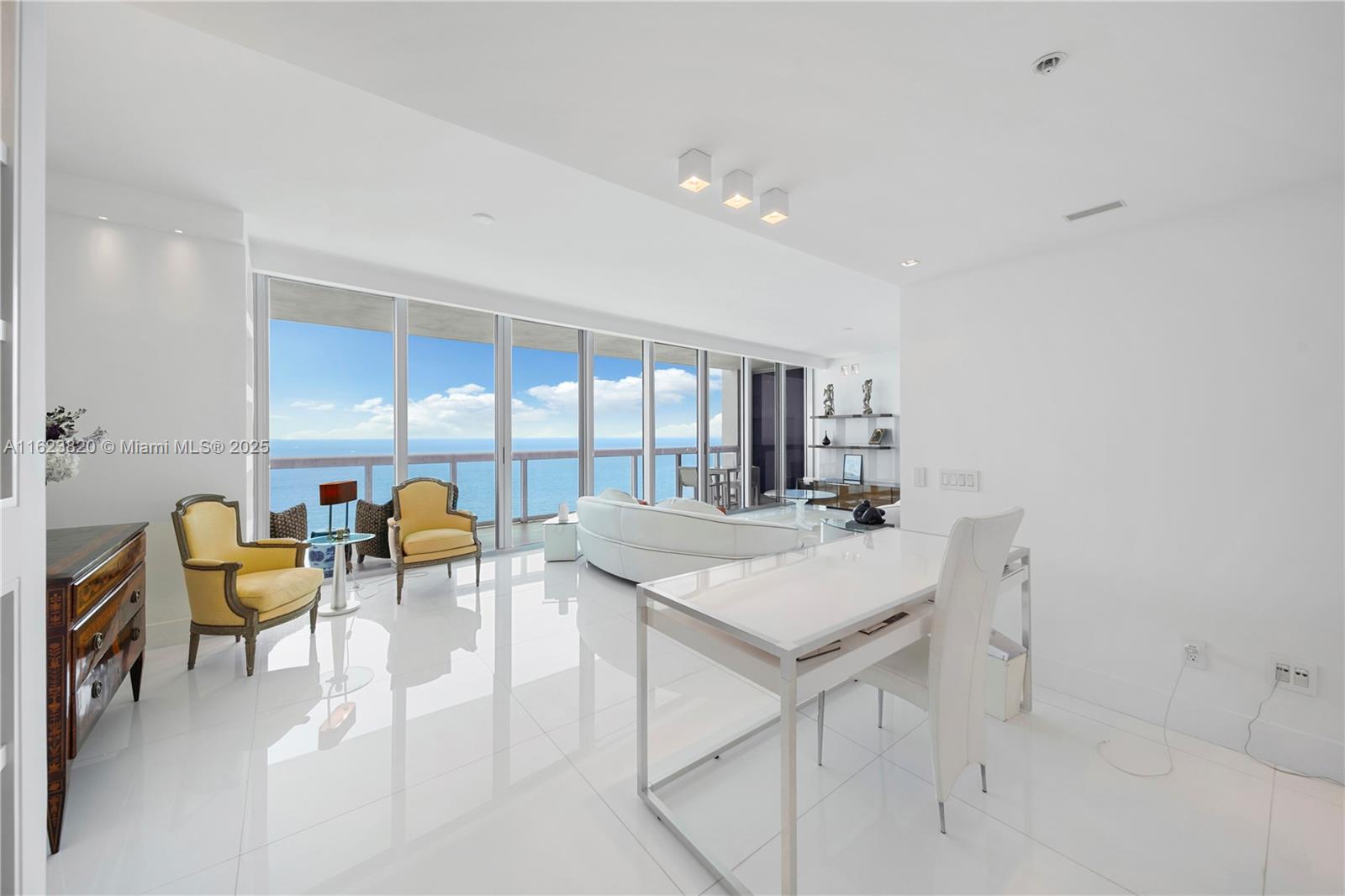 NORTH CARILLON BEACH COND - Residential
