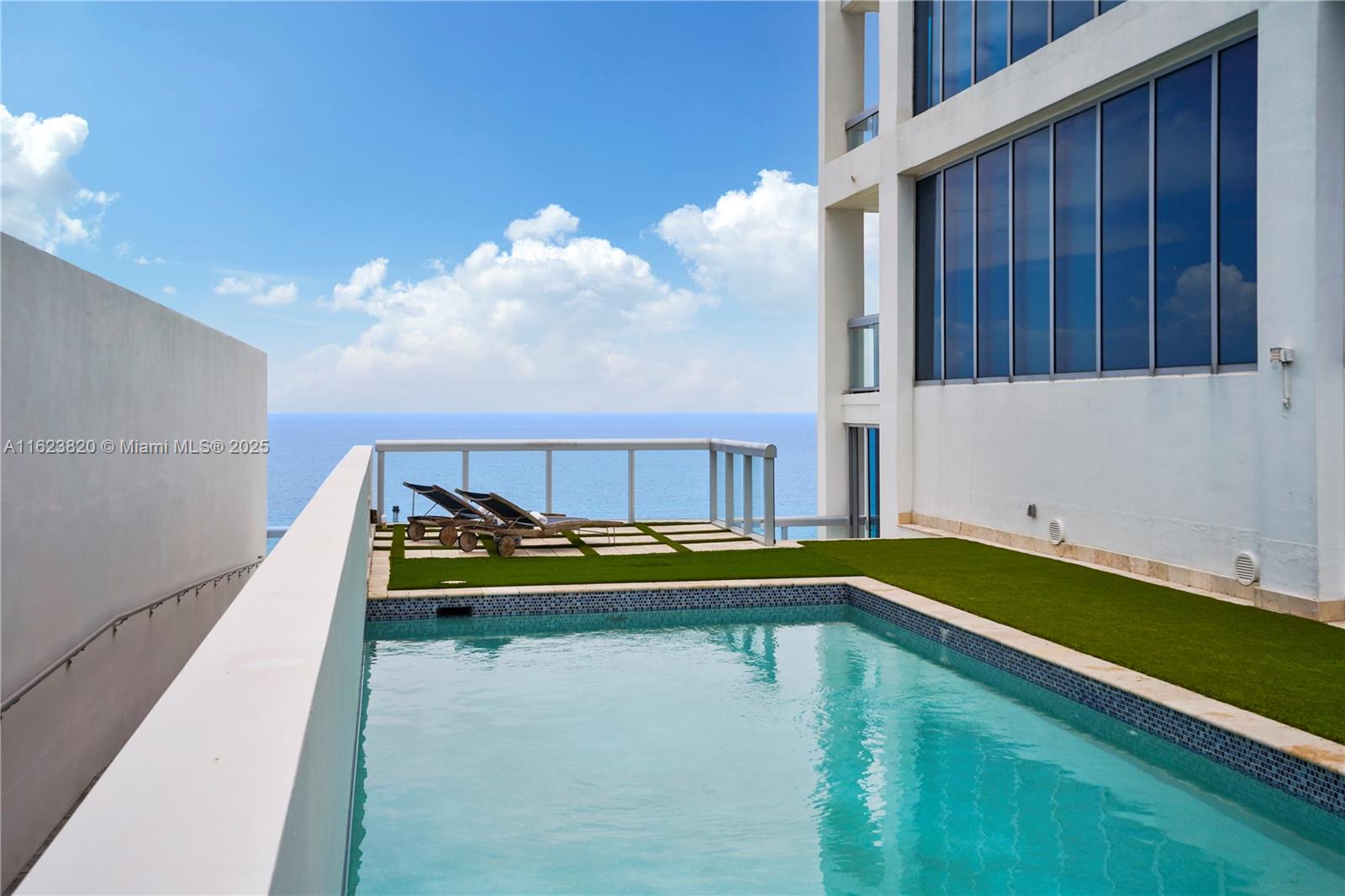 NORTH CARILLON BEACH COND - Residential