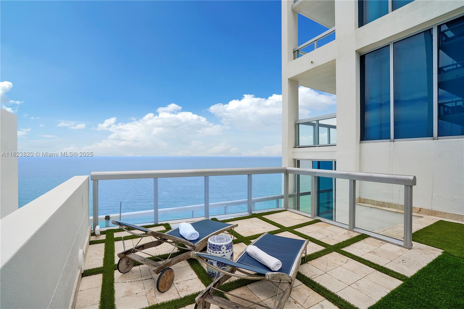 NORTH CARILLON BEACH COND - Residential