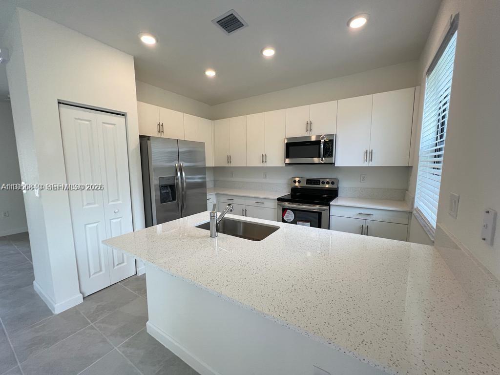 CORSICA TH - Residential Lease