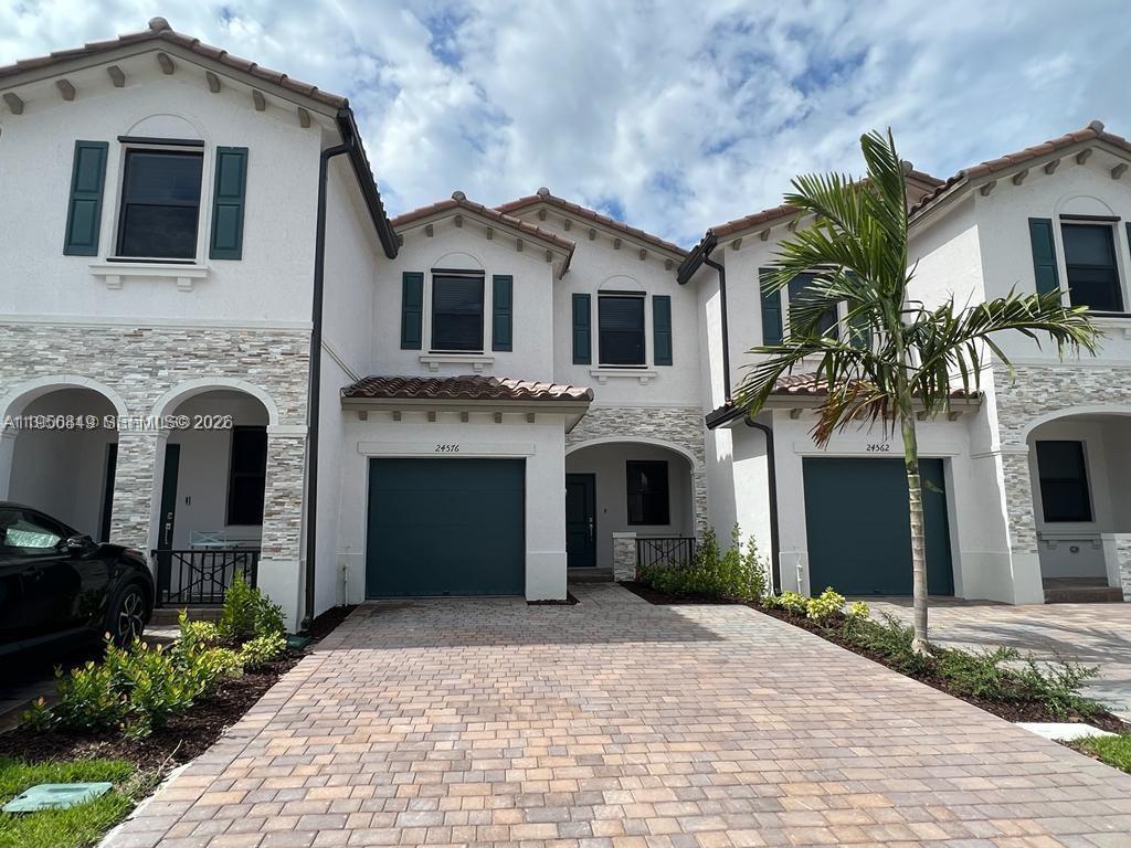 CORSICA TH - Residential Lease