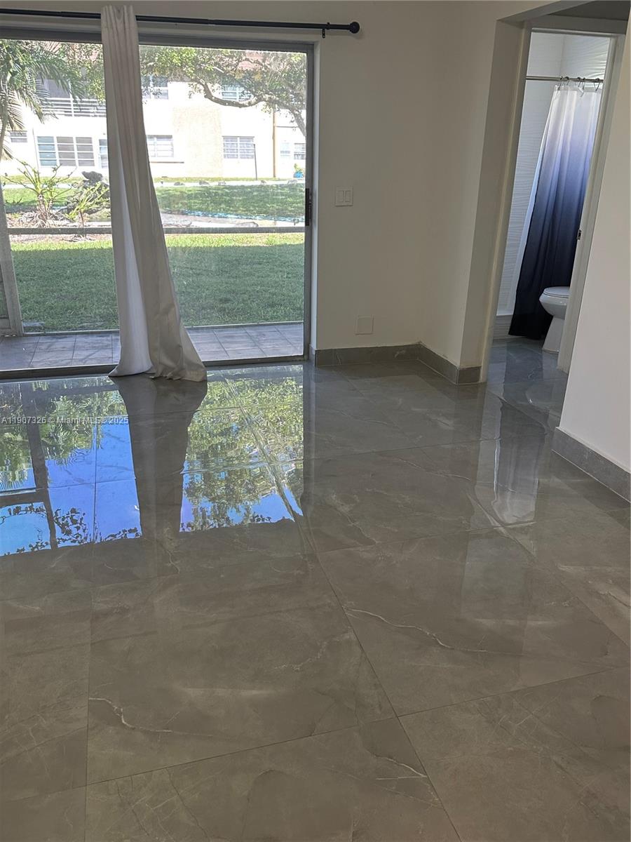 OAK HILLS CONDO NO V - Residential Lease