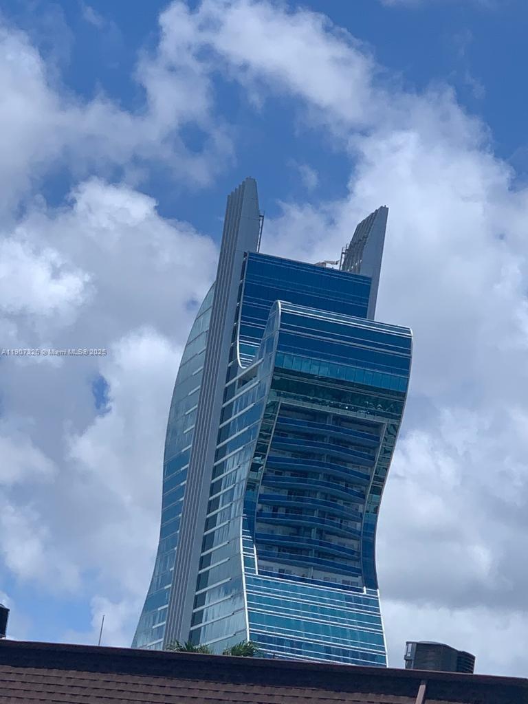 OAK HILLS CONDO NO V - Residential Lease