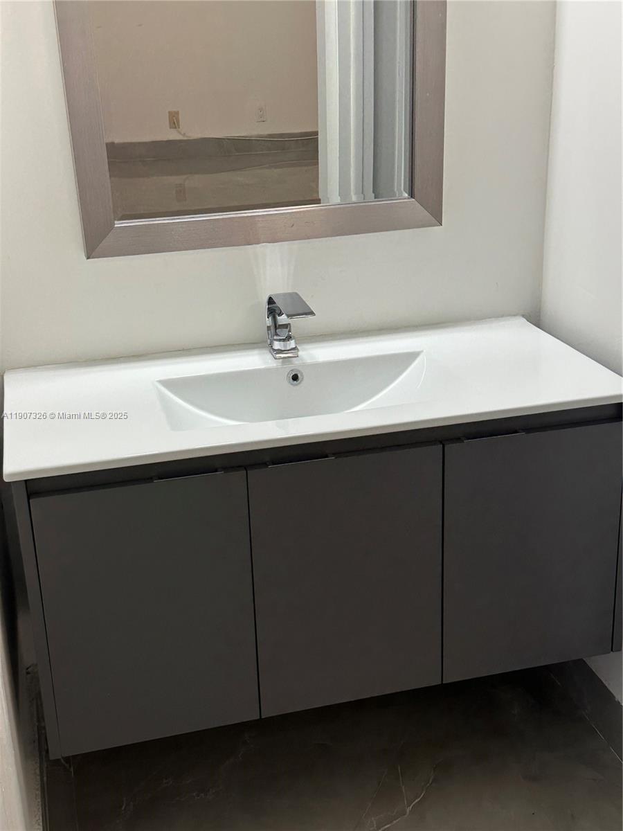 OAK HILLS CONDO NO V - Residential Lease