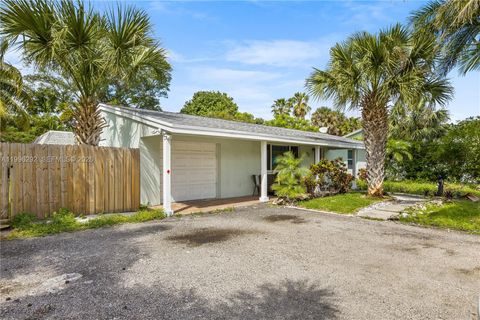 Photo of 417 SW 1st Ave, Boynton Beach, FL 33435 (MLS # A11996292)