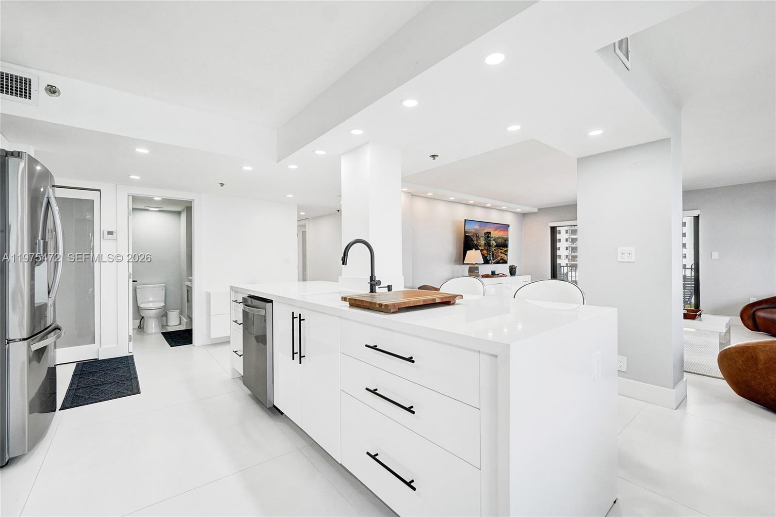 SUMMIT CONDO - Residential