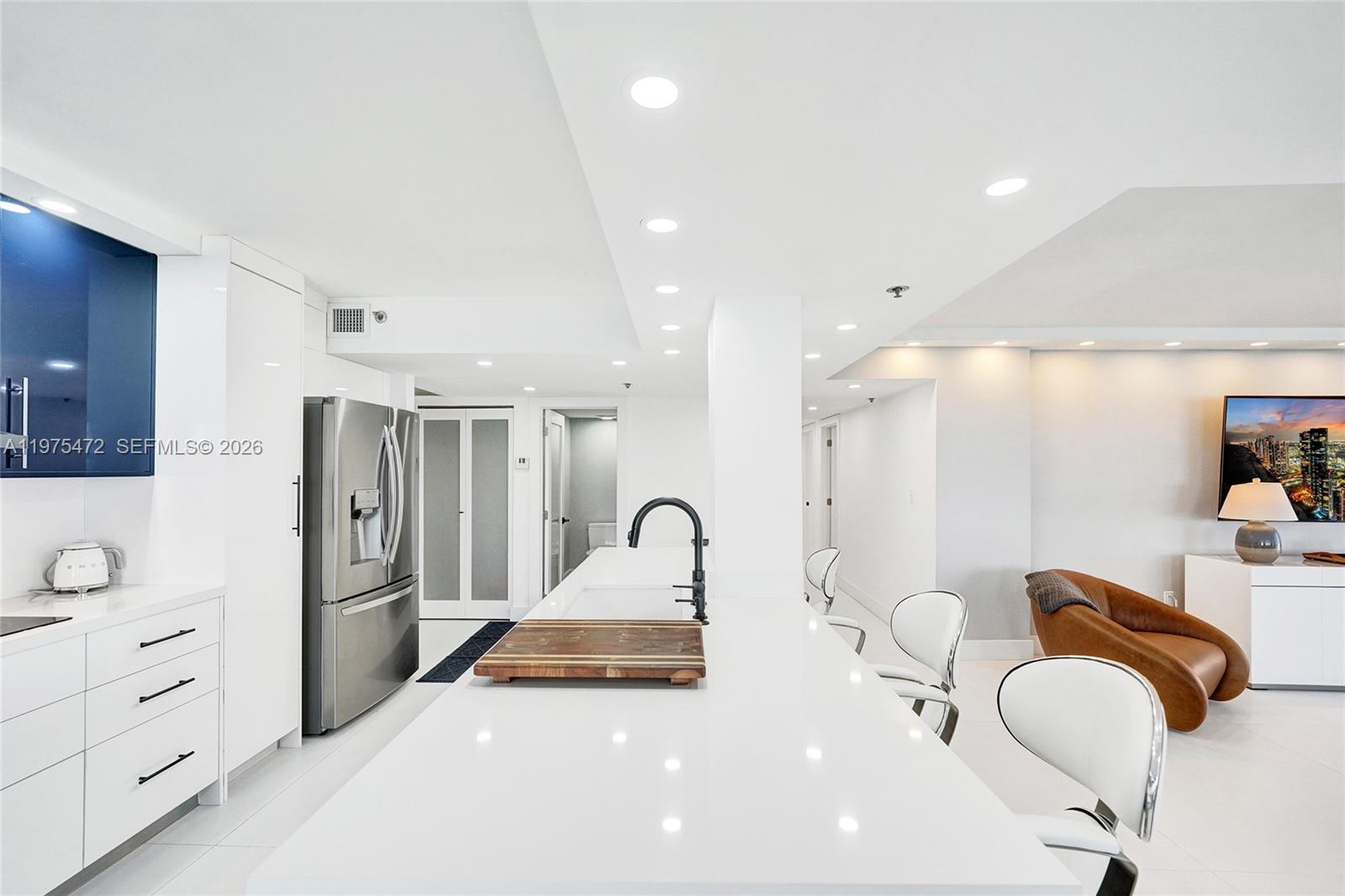 SUMMIT CONDO - Residential