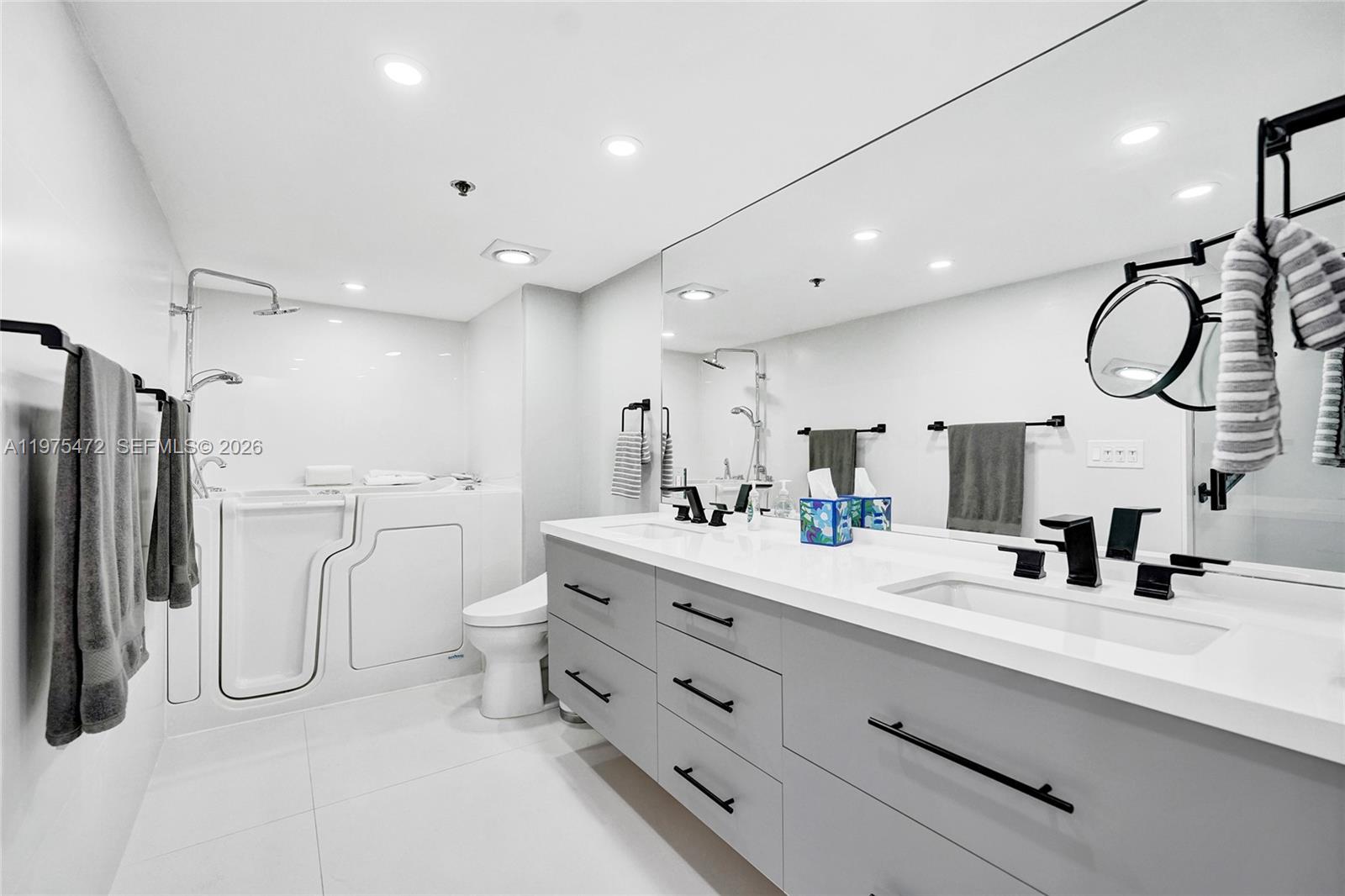 SUMMIT CONDO - Residential