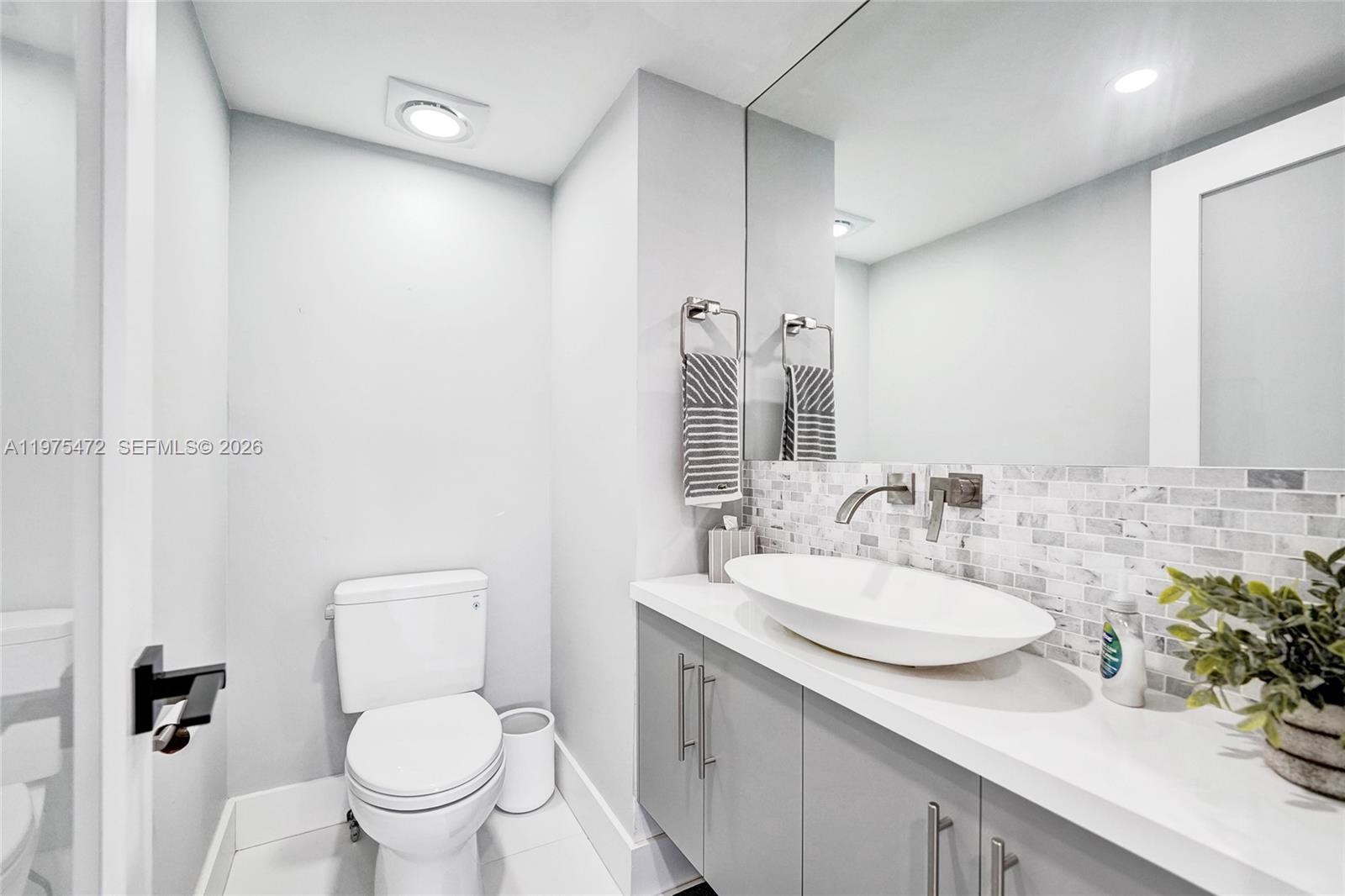 SUMMIT CONDO - Residential